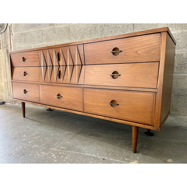 Mid Century Modern Sculptural Harlekin Style Nine Drawers Dresser. Circa 1960s. For Sale - Image 4 of 18