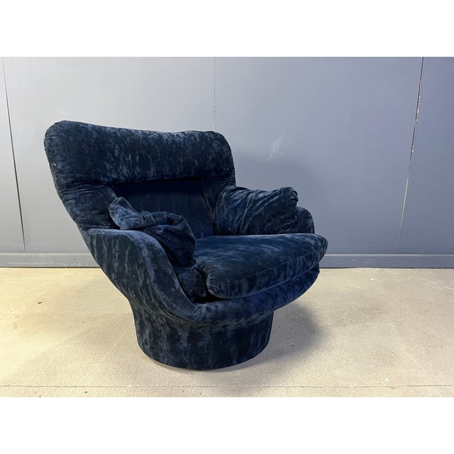 Blue Velvet Karate Lounge Chair from Michel Cadestin, France, 1970s For Sale - Image 6 of 10