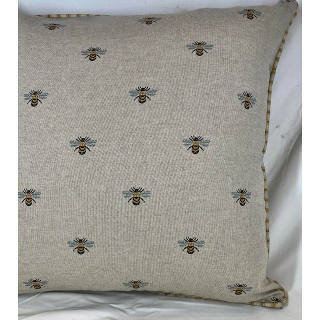 2020s 20" Square Decorative Throw Pillow Featuring a Pattern Made Up of Stately Bees in Flight - Made in the U K For Sale - Image 5 of 11