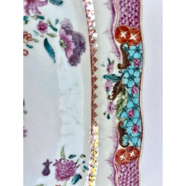 18th Century Chinese Export Famille Rose Porcelain Small Platter With Pink Scale Border For Sale In Dallas - Image 6 of 16