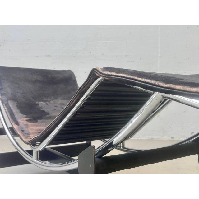 LC4 Chaise Longue with Ponyfell Le Corbusier, Pierre Jeanneret and Charlotte Perriand by Pierre Jeanneret for Cassina, 1960s For Sale - Image 13 of 18