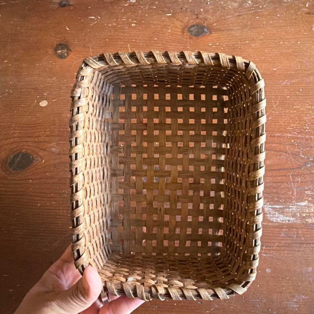 A Antique Pennsylvania Rectangular Splint Oak or Ash Basket, Circa 1900 For Sale - Image 16 of 18