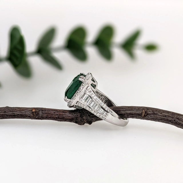 2020s 5.6ct Emerald W Earth Mined Diamonds in Solid 14k White Gold Cushion Cut Ring Size 7 For Sale - Image 5 of 9
