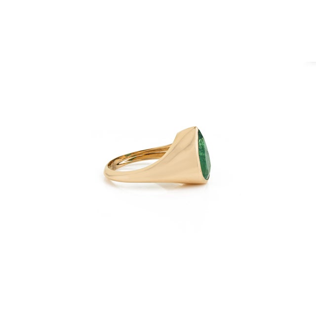 Metal 2.67ct Chunky Pear-Cut Emerald Contemporary Dome Ring in 18k Yellow Gold Size 4 For Sale - Image 7 of 15