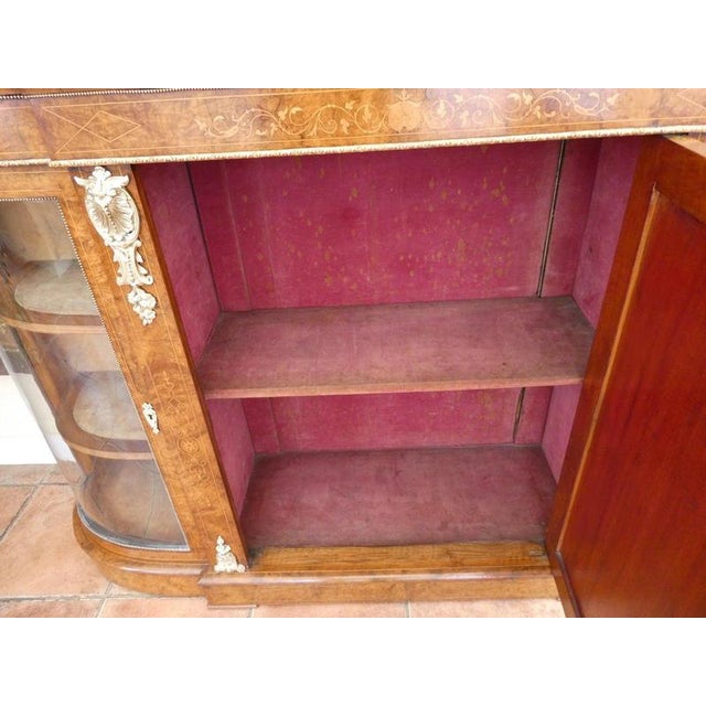 Antique Regency Walnut Credenza Bookcase from Gillows, 1820 For Sale - Image 6 of 18