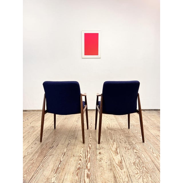 Dimensions: 64 x 70 x 100 x 44 cm (width x depth x height x seat height) shapely, very rare armrest chairs from the 400...