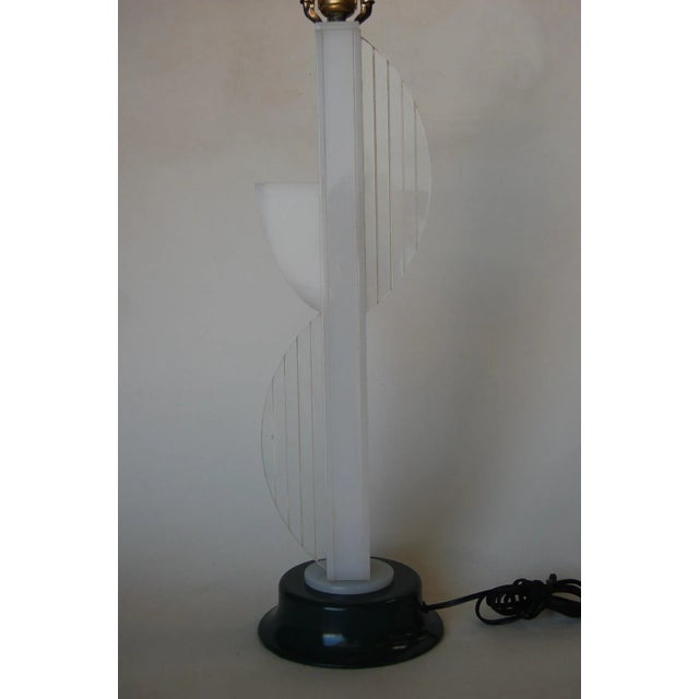 Mid-Century Modern Mid Century Modern White Lucite Table Lamp W/ Side Planter by Moss Lighting For Sale - Image 3 of 10