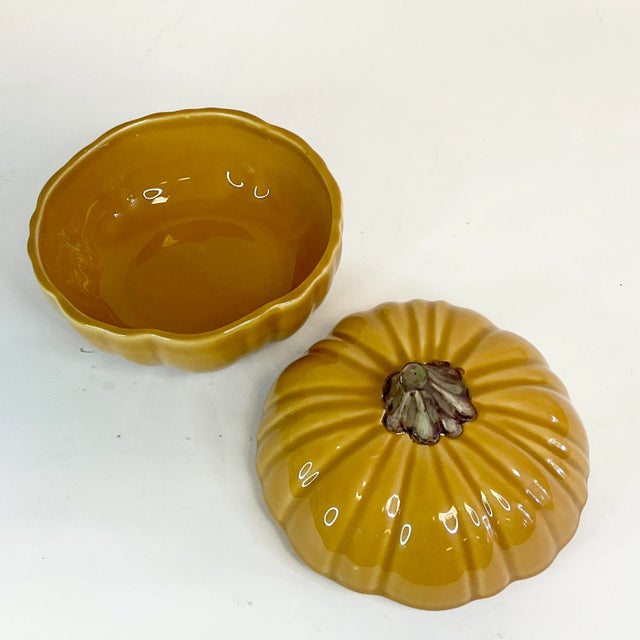 1990s Portuguese Majolica Trompe L’Oeil Pumpkin Box, Halloween & Thanksgiving. For Sale - Image 6 of 9