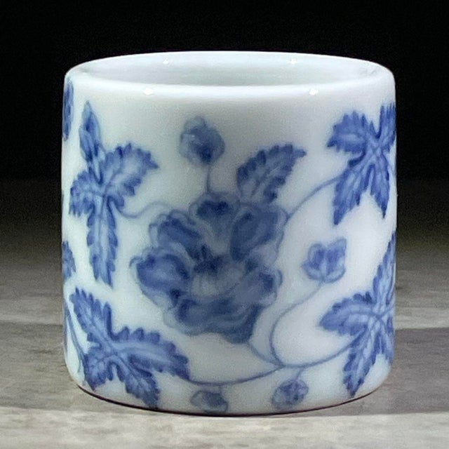Blue & White Porcelain Thumb Ring With Floral Motif For Sale In Los Angeles - Image 6 of 9