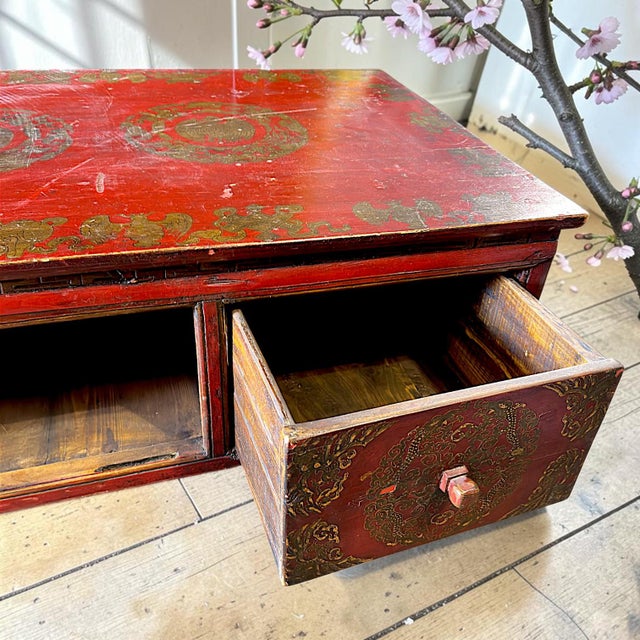 Mid 20th Century Vintage Chinese Red Lacquer Low Kang Coffee Table With Drawers, Hand-Painted, Mid-20th Century For Sale - Image 5 of 14