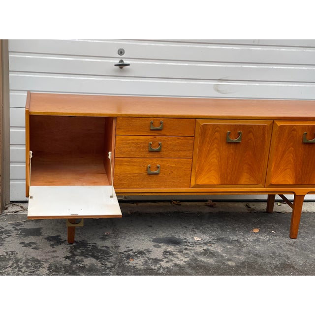 1970s Vintage Mid Century Modern Credenza. Uk Import. For Sale - Image 4 of 8