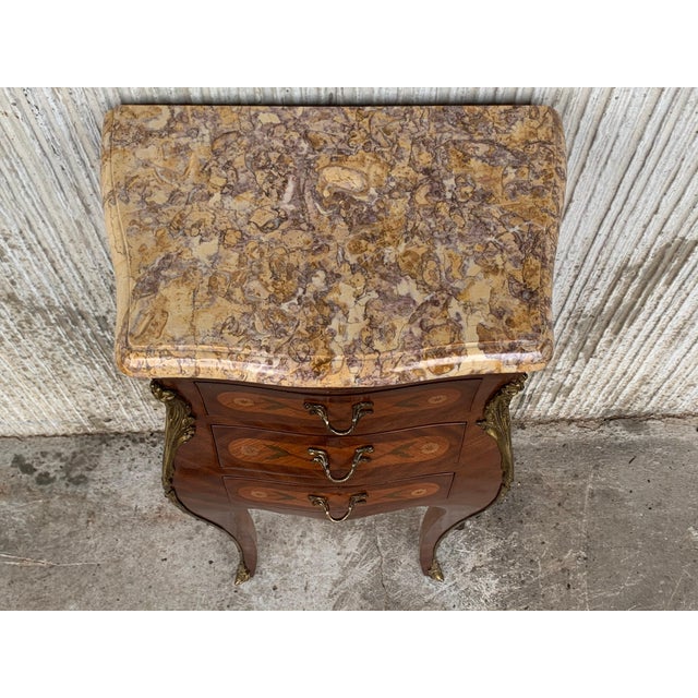 Early 20th Century Pair of French Marquetry Nightstands with Three Drawers and Bronze Hardware For Sale - Image 18 of 18
