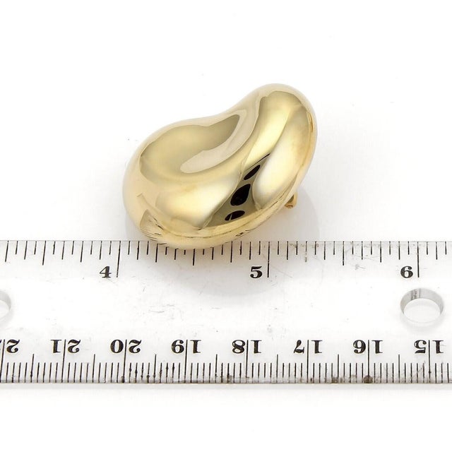 Mid 20th Century Pair of Tiffany & Co. Peretti 18k Yellow Gold Large Bean Clip On Earrings For Sale In Miami - Image 6 of 6