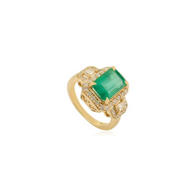Contemporary Vintage Inspired 14k Gold 2.78Ct Emerald and Diamond Halo Cocktail Ring Size 6 For Sale - Image 3 of 11