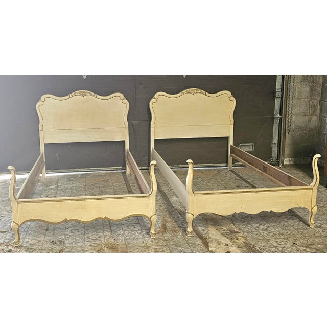 French Provincial Pair MidCentury French Provincial Partial Gilt and Cream Painted Twin Bedframes For Sale - Image 3 of 7