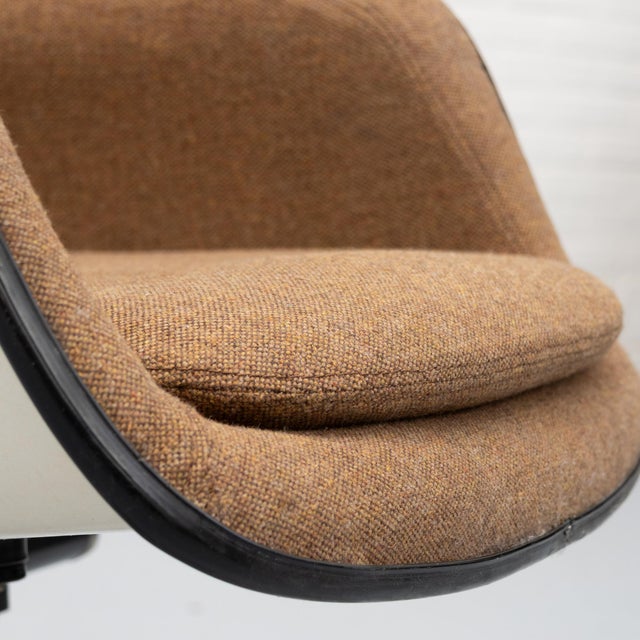 Beige Cushion Armchair by Charles & Ray Eames for Herman Miller, 1970s For Sale - Image 8 of 15