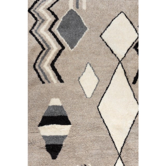 Moroccan Shiitake Warm Grey and Diamond Moroccan Wool Area Rug - 8'3 X 5'2 For Sale - Image 3 of 5