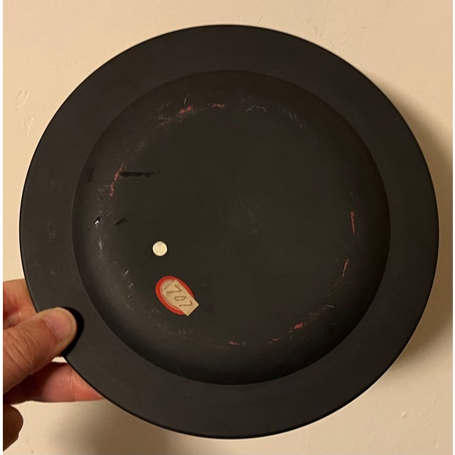 18th Century Antique 18th Century Wedgwood Rosso Antico Basalt Plate With Grape Vine Border For Sale - Image 5 of 5