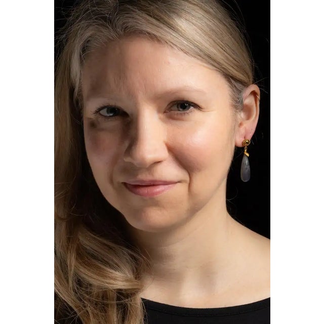 Deborah Lockhart Phillips Late 20th Century Pair of Faceted Labradorite Dangle Drop Earrings With 18k Gold For Sale - Image 4 of 4