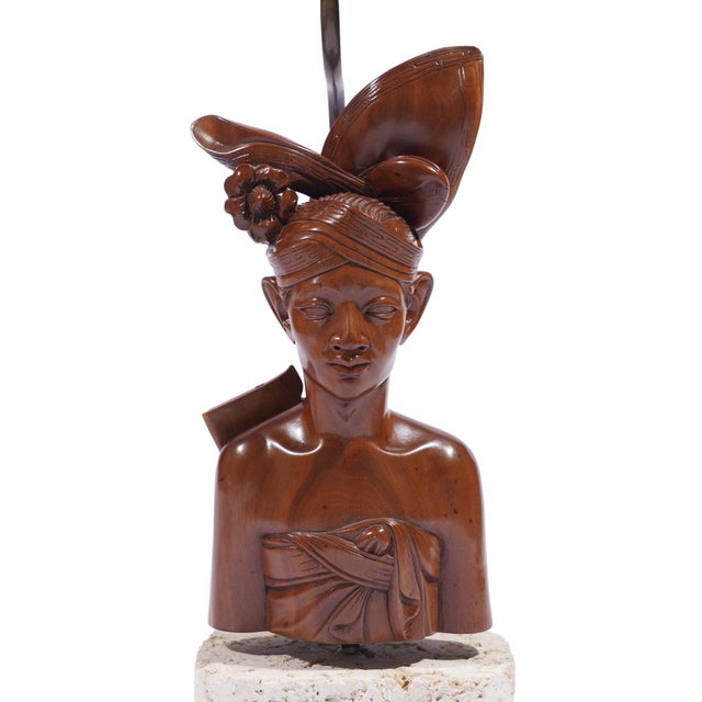 Pair of Balinese Carved Klungkung Wood Bust Lamps, 1920-40 For Sale - Image 11 of 13