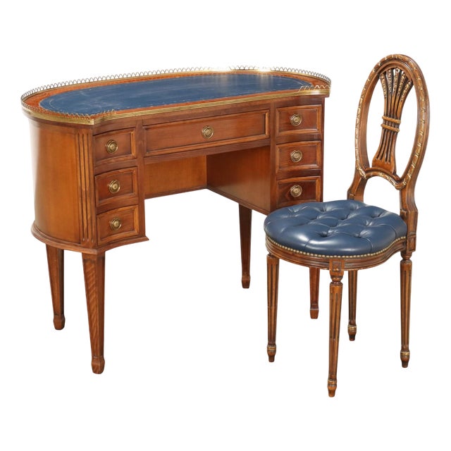 Bean-Shaped Desk with Chair, Set of 2 For Sale
