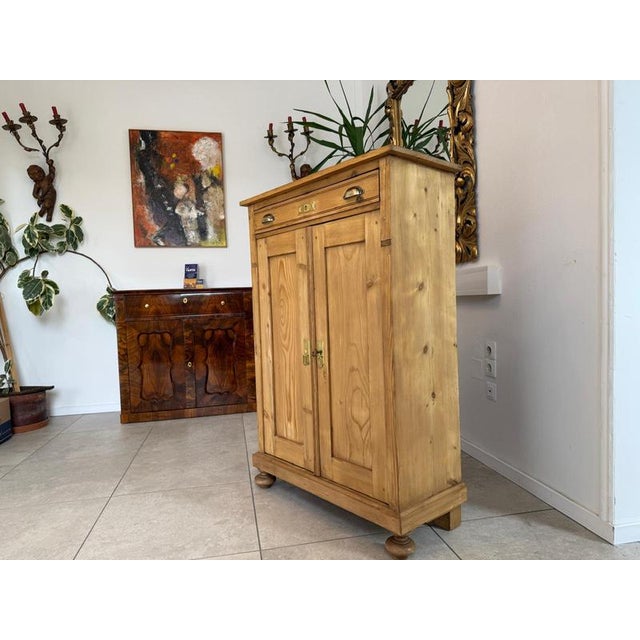 Original half-cabinet/sideboard/shop cabinet/display case made of spruce wood, circa 1875. Dimensions: Height x Width x...
