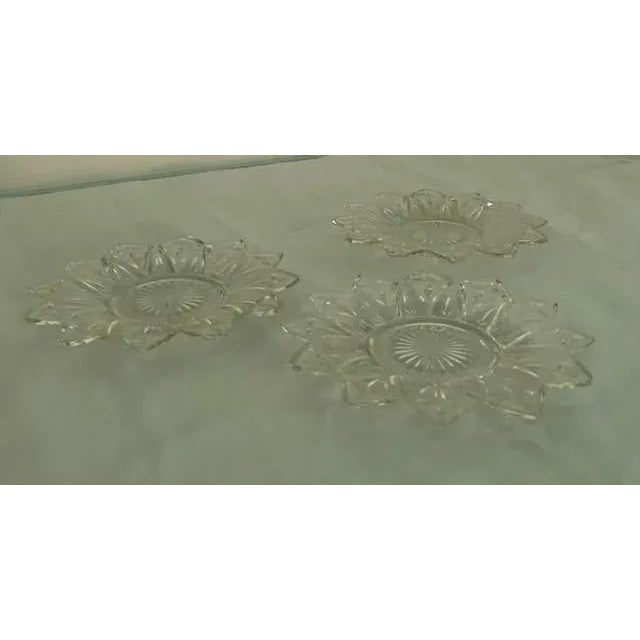 Such a wonderful set of 3 vintage flower petal dishes made by the Federal Glass Company in the 1950's! They'll dress up...