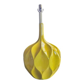 1960s Mid-Century Modern Majestic Ceramic X Large Yellow Table Lamp For Sale