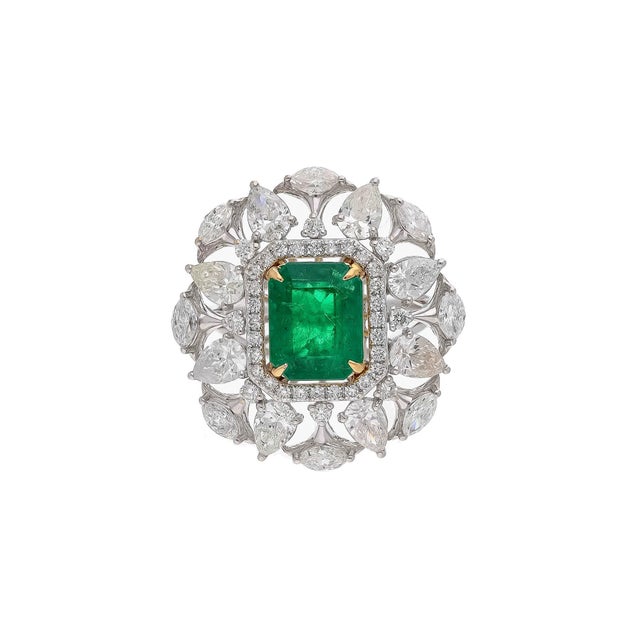 Gemstone Natural zambian Emerald Ring with Diamond in 18k Gold For Sale - Image 7 of 18