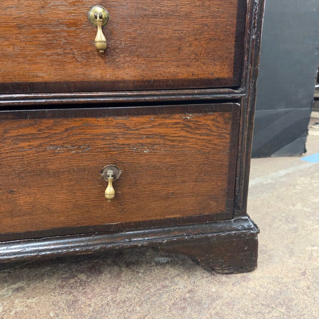 Late 19th Century Late 19th Century Georgian 5 Drawer Oak Chest With Dark Cherry Banding With Brass Drop Pulls and Ecustions For Sale - Image 5 of 13