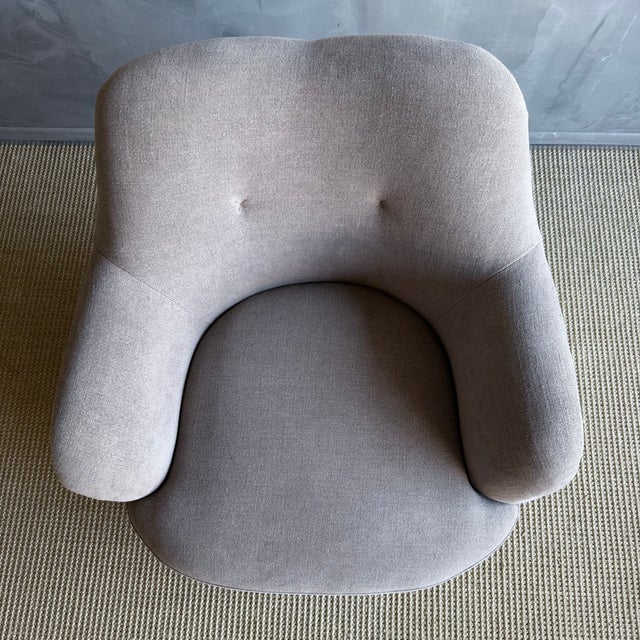 Gray Mid Century Style Swivel Chair in Ecorcé Stone Washed Linen For Sale - Image 8 of 10