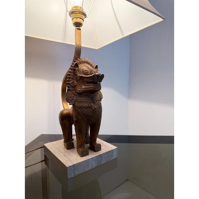 1970s Thai Singha Lion Foo Dog Table Lamp in Gilt Bronze, Brass and Travertine, 1970s For Sale - Image 5 of 18