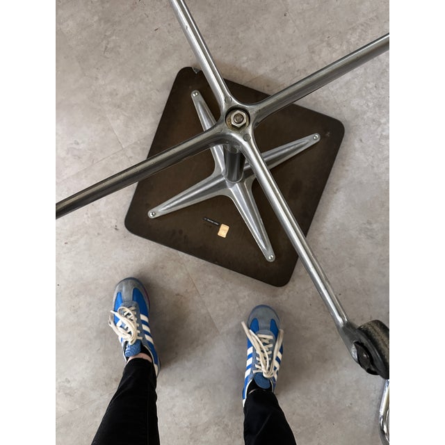 1970s 1970s Eames for Herman Miller Aluminum Group Rolling Side Table Vintage Mid Century For Sale - Image 5 of 8