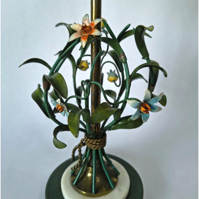 1950s 1950s Mid Century Modern Italian Tole Floral Table Lamp For Sale - Image 5 of 14