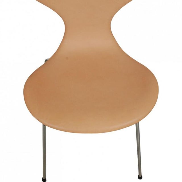 Animal Skin Lily Chair in Natural Leather by Arne Jacobsen For Sale - Image 7 of 13