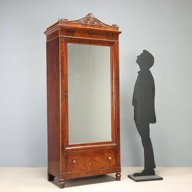 Louis Philippe wardrobe in walnut and burl walnut, featuring an elegant design typical of the second quarter of the 19th...