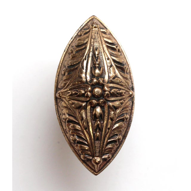 This oval knob was made by Norwalk in the 1899 catalog. It is part of the N-10100 Marquise group. It is made of bronze in...