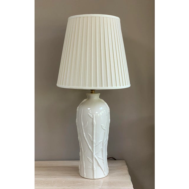 Vintage Hollywood Regency Chinoiserie Faux Bamboo Table Lamp For Sale In Phoenix - Image 6 of 7