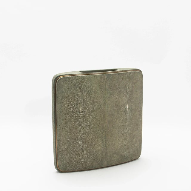 The Square Vase by R&Y Augousti is a stunning fusion of modern elegance and meticulous craftsmanship. Handcrafted from...