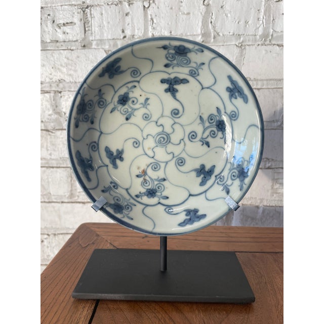 Early 18th Century Qing Dynasty Chinese Kangxi Blue and White Porcelain Plates- A Pair For Sale - Image 4 of 5