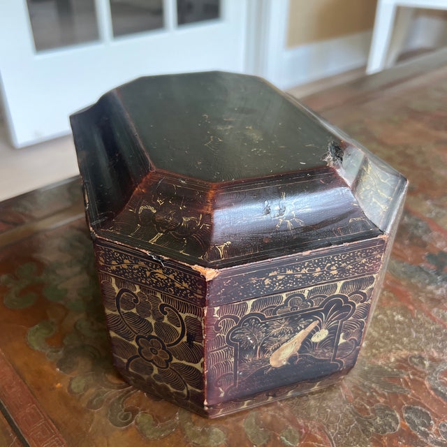19th-Century Chinese Export Lacquer Tea Caddy Box With Gilt and Painted Figural Cartouches For Sale - Image 4 of 7