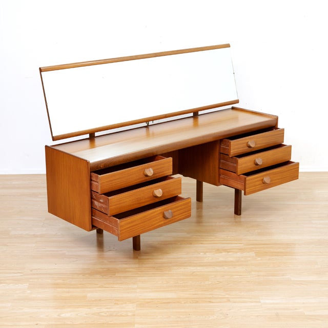 1960s 1960s Mid Century Vanity by White & Newton of Portsmouth For Sale - Image 5 of 10