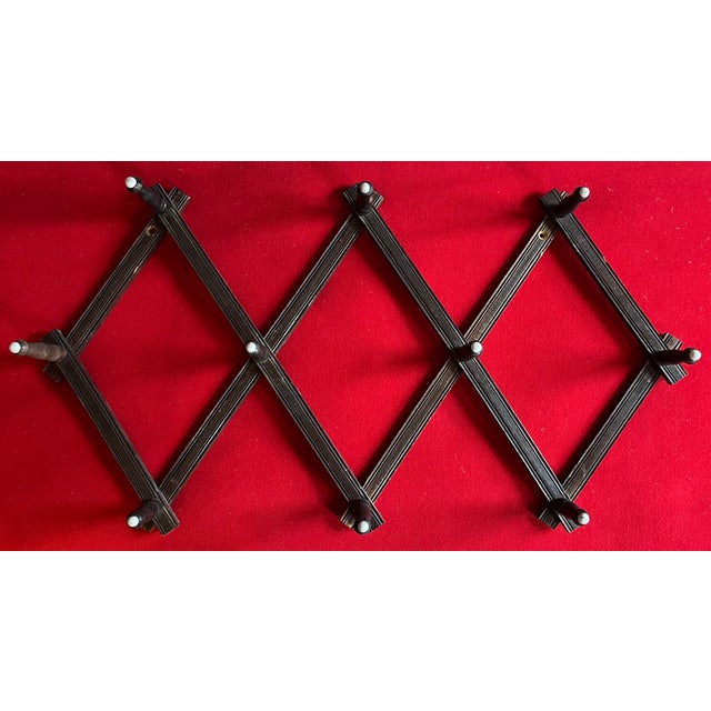 Antique 19th Century Reeded Wood and Turned Peg Adjustable Accordion X-Form Wall Mounted Coat Rack or Hooks for Scarves and Hats For Sale - Image 9 of 9