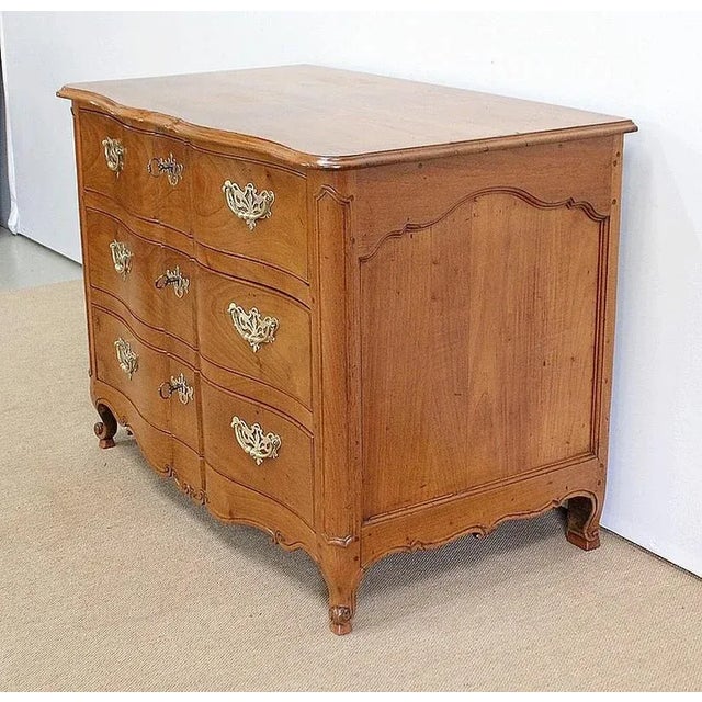 Louis XV Period Nantaise Dresser in Yellow Mahogany, 1700s For Sale - Image 3 of 18