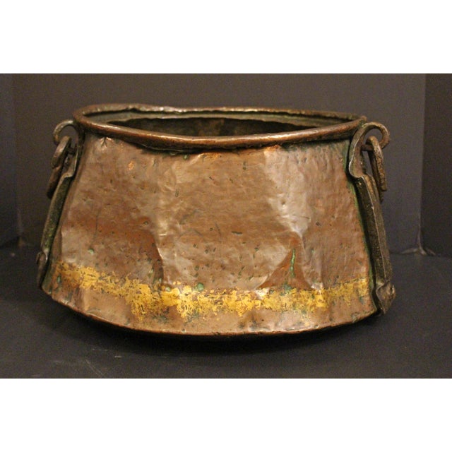 1900 - 1909 Circa 1900 English Arts & Crafts Copper & Iron Cauldron For Sale - Image 5 of 6
