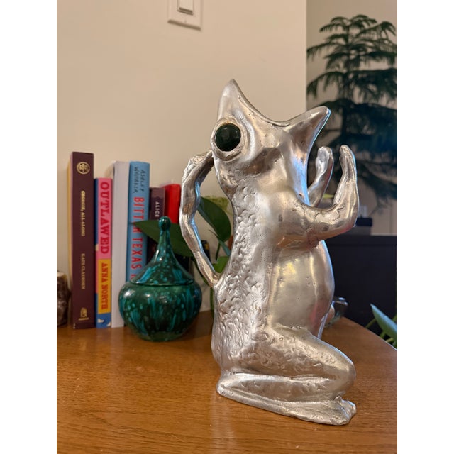 Arthur Court Stamped Authentic- Vintage 1979 Arthur Court Aluminum Frog Pitcher With Jade Green Eyes For Sale - Image 4 of 12