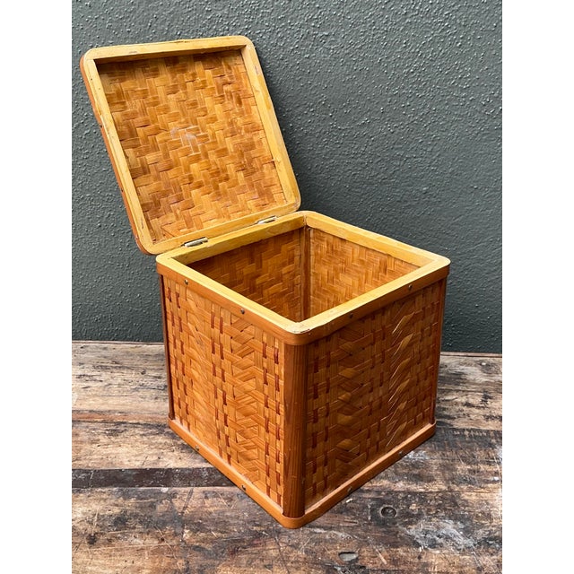 Vintage Shanghai Weave Lidded Box For Sale - Image 4 of 12