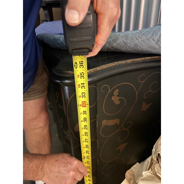 French Provincial Drexel Heritage Covington Park Chest Circa 2000s - 8 Drawer For Sale - Image 3 of 5