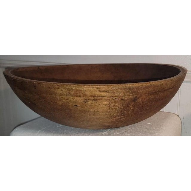 19Thc Hand turned or carved butter bowl with a nice mellow patina.The condition is very good.Found in Pennsylvania.