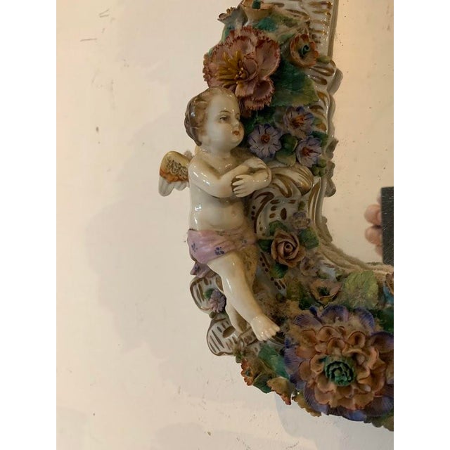 German Mirror with Candlesticks in Polychrome Porcelain For Sale - Image 3 of 17